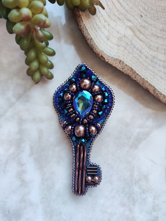 Niebieski Klucz ręcznie haftowana broszka z koralików