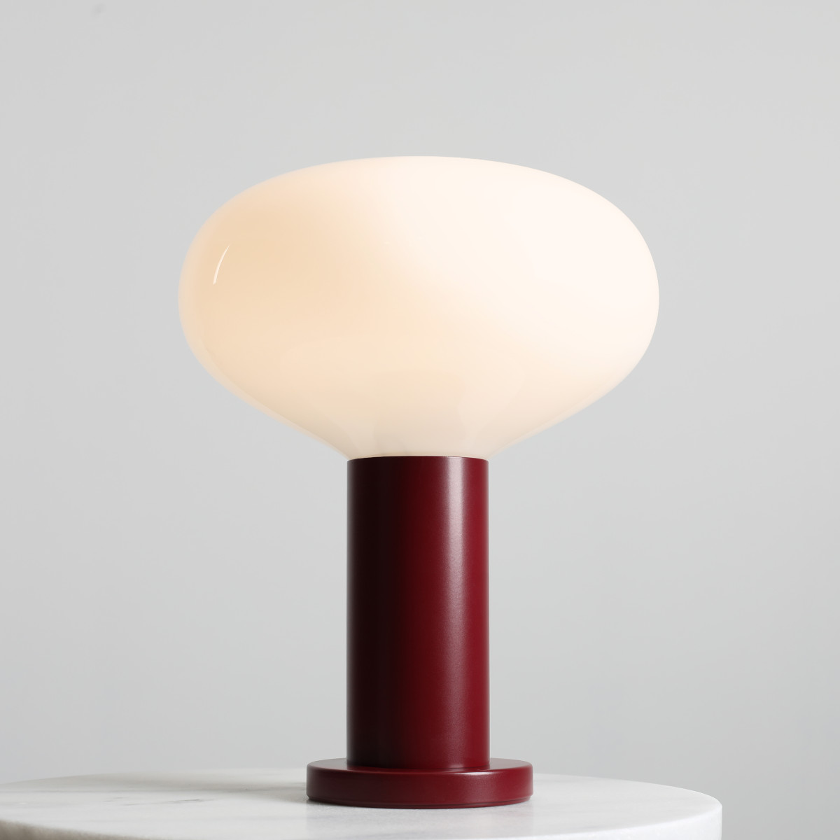 Nocna lampa na komodę Flo Table Ruby M 7000B27_M czerwona