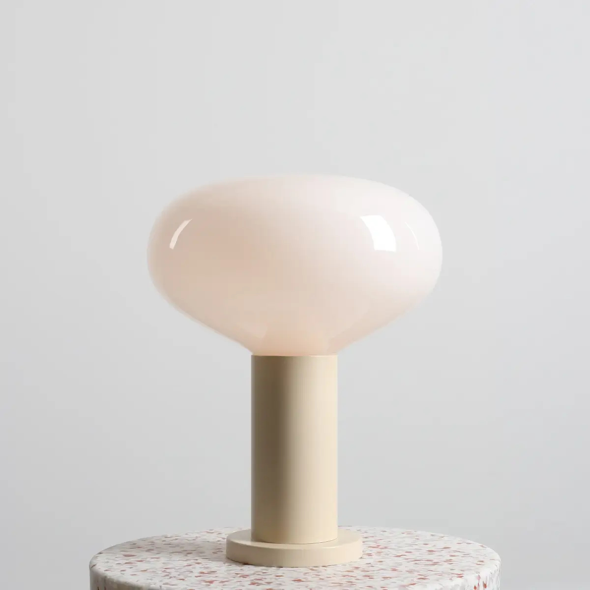 Kulista stołowa lampa do salonu Flo Table Cream M 7000B9_M beżowa