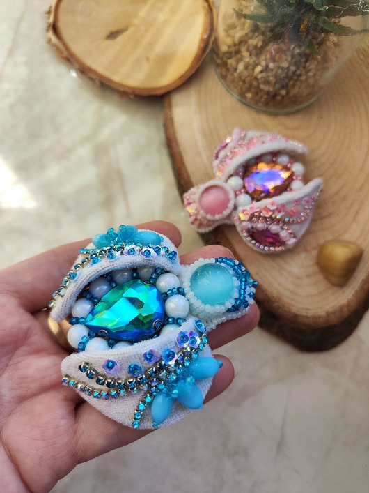 Broszka Żuk ręcznie robiona biżuteria