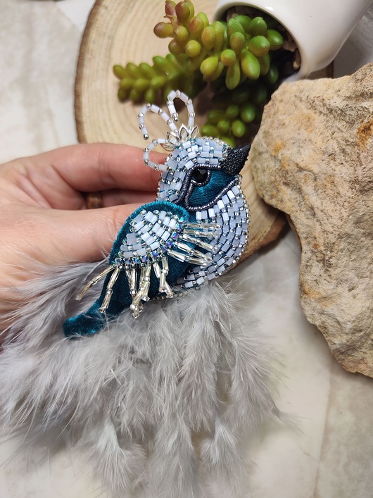 Ptak broszka z koralików