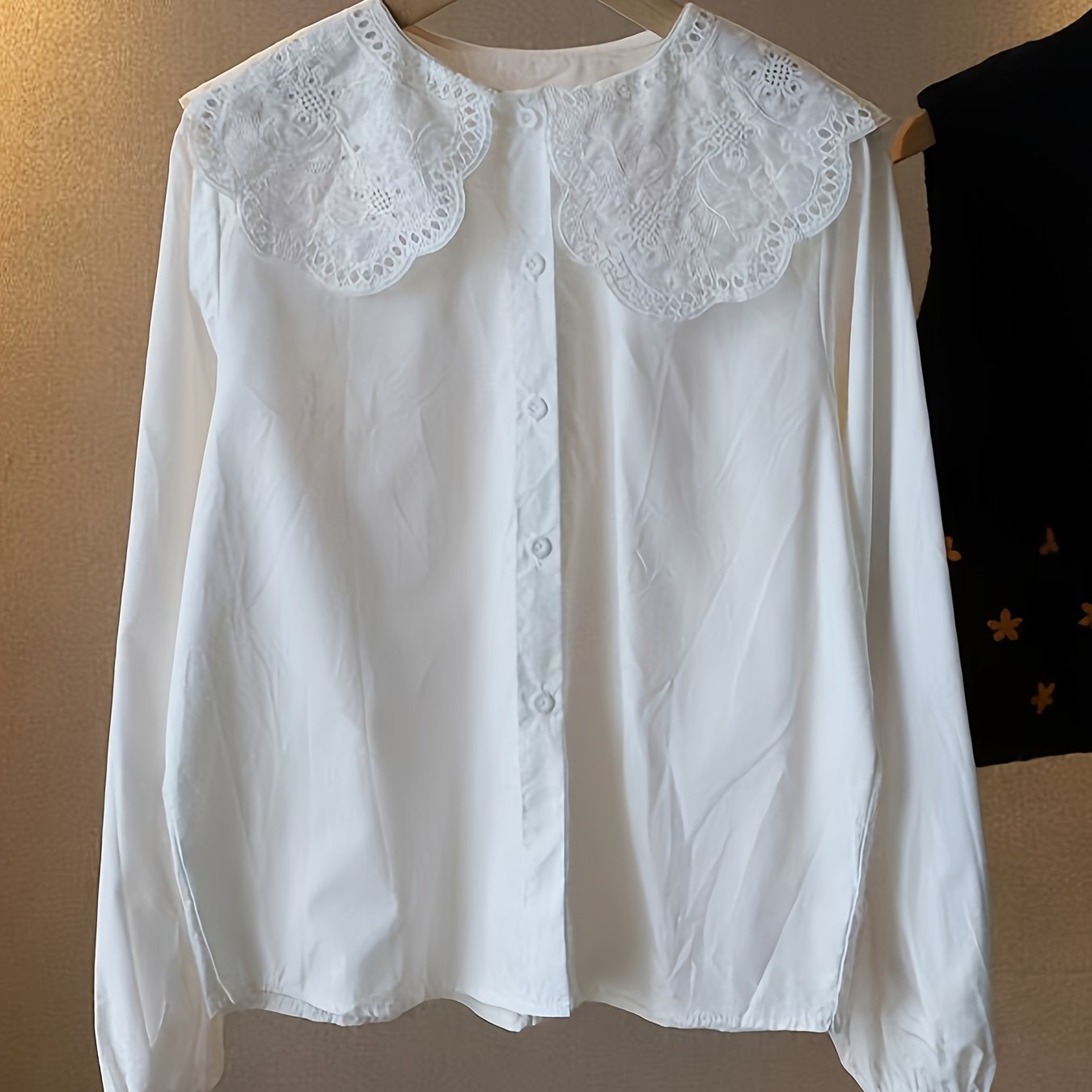 TEMU Elegancka Biała Bluzka z Kołnierzykiem dla Kobiet - Długie Rękawy, Koronkowe Detale, Zapinana na Guziki, Luźny Krój, Idealna na i Jesienne