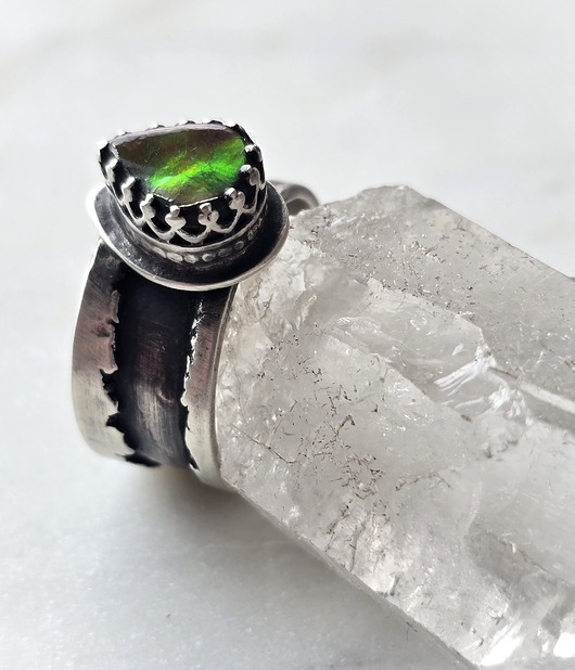 Srebrny pierścień z ammolitem