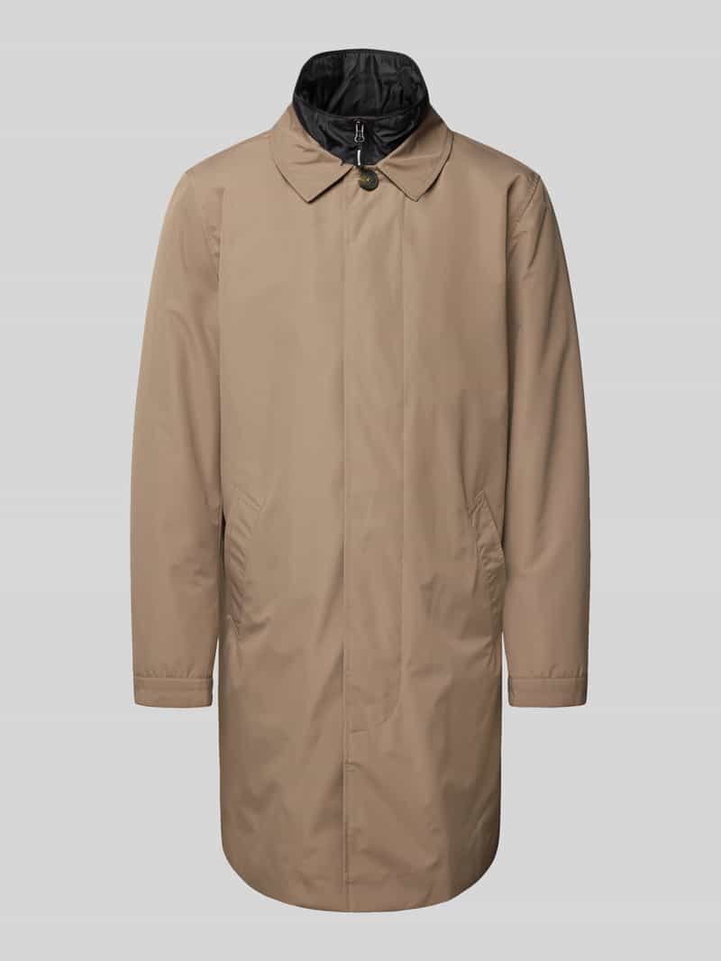 Płaszcz ze stójką i wpuszczanymi rękawami