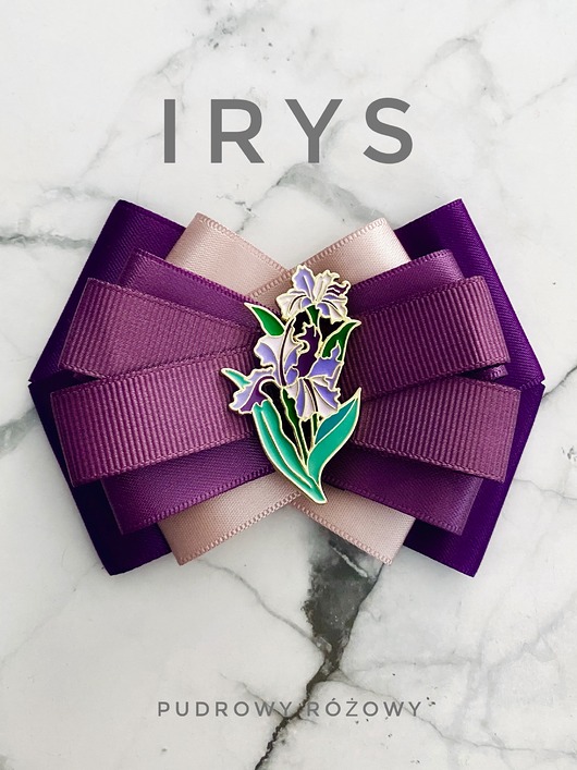 Brosza z kolekcji IRYS z wiosennym kwiatem Irysa