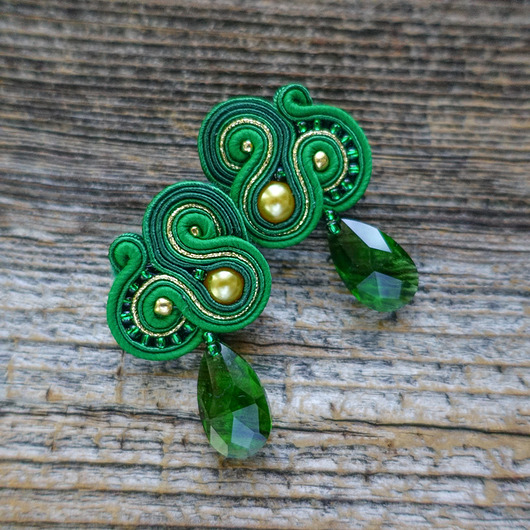 Zielono złote kolczyki soutache