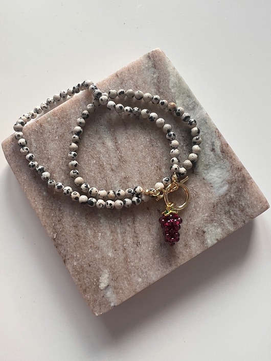 Handmade naszyjnik z jaspisem dalmatyńskim i plecionym owocem