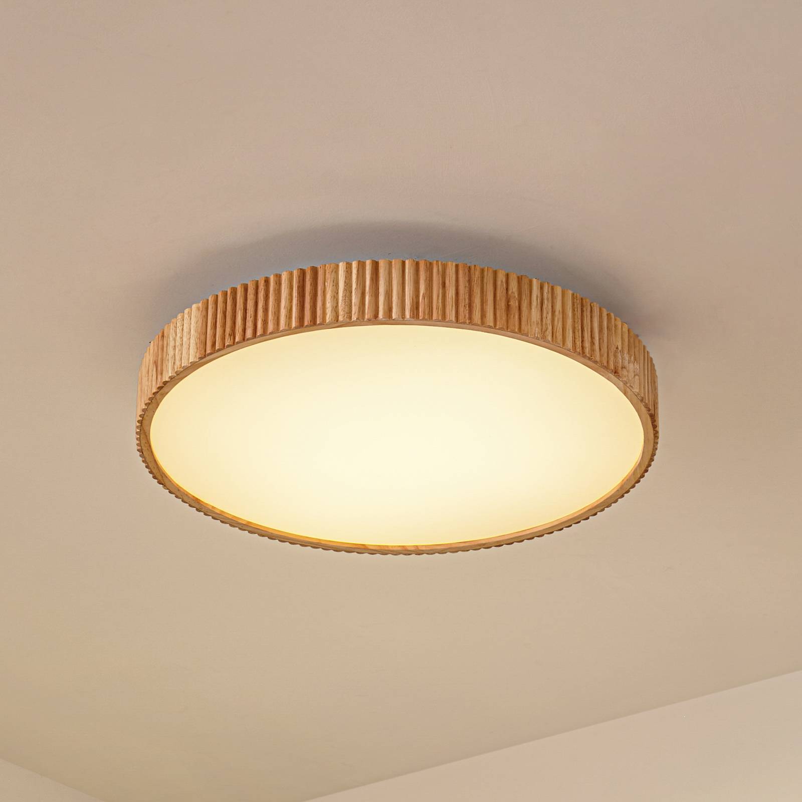 Lampa sufitowa LED Velua Lindby, możliwość ściemniania, jasne drewno, salon / jadalnia, drewno, nowoczesny