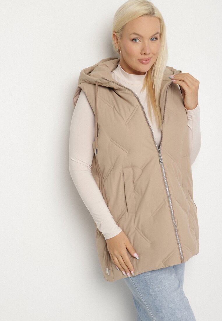 Beżowa Przejściowa Kamizelka z Pikowanymi Przeszyciami i Kapturem Fesolira