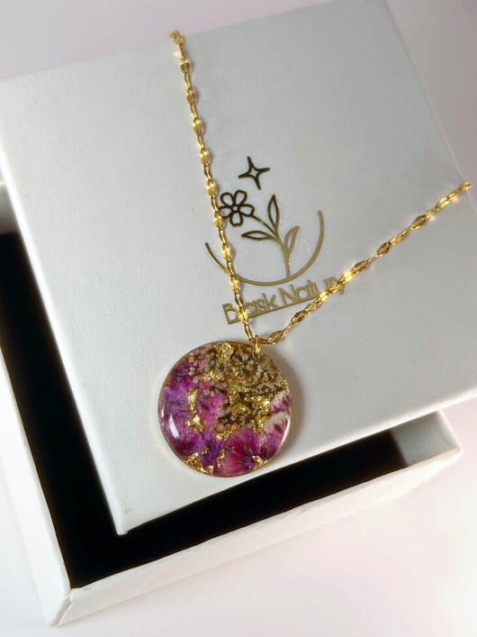 Naszyjnik z kwiatami z Twoim grawerem - osobisty talizman