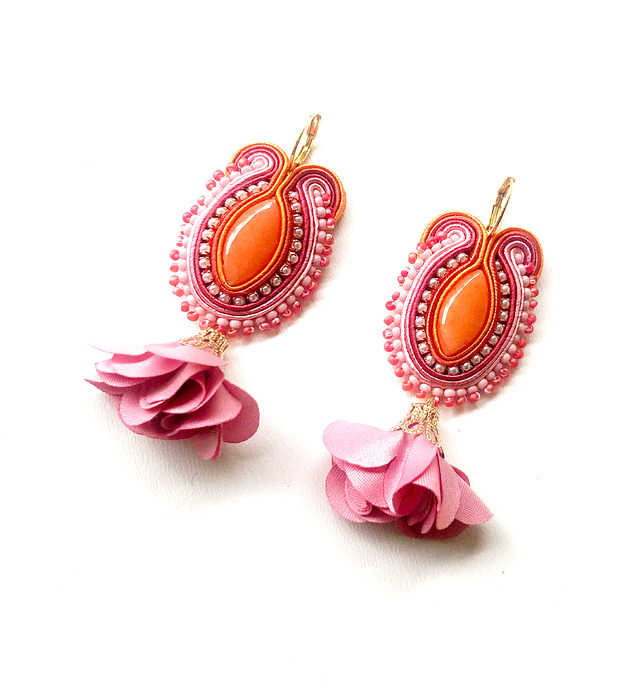 Sutaszowe kolczyki AURIR z kwiatami