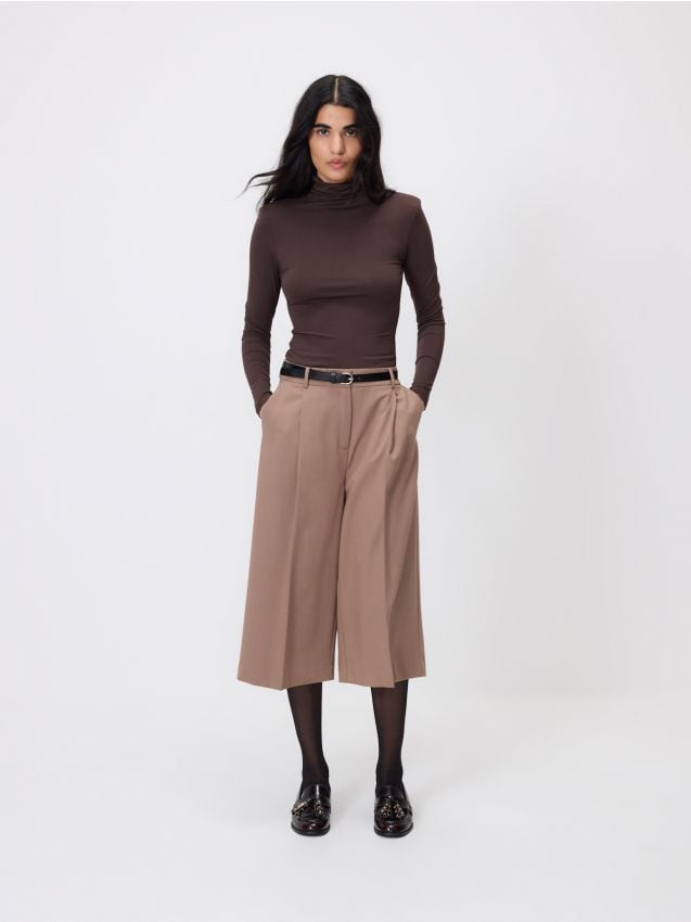 Reserved - Bermudy z paskiem - beżowy