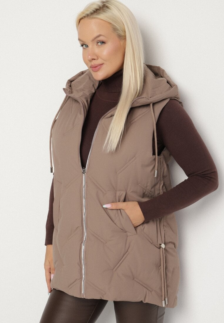Ciemnobeżowa Przejściowa Kamizelka z Pikowanymi Przeszyciami i Kapturem Fesolira