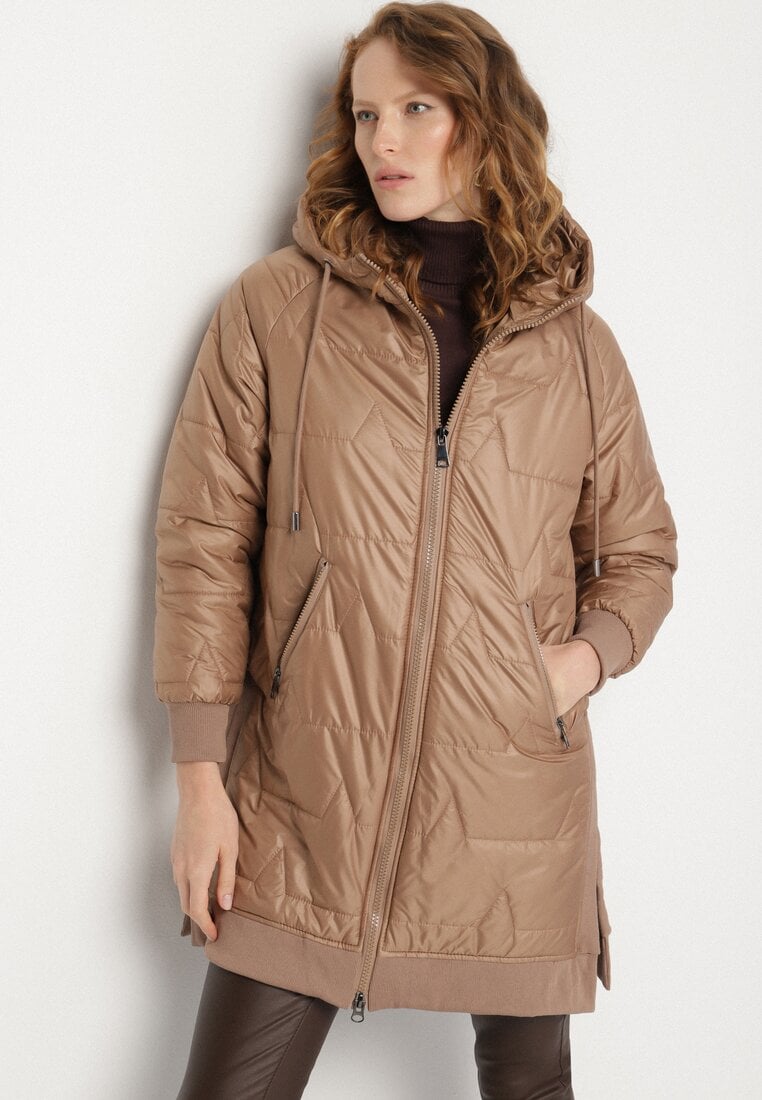 Jasnobrązowa Pikowana Kurtka Przejściowa z Kapturem i Ściągaczami Fesarena