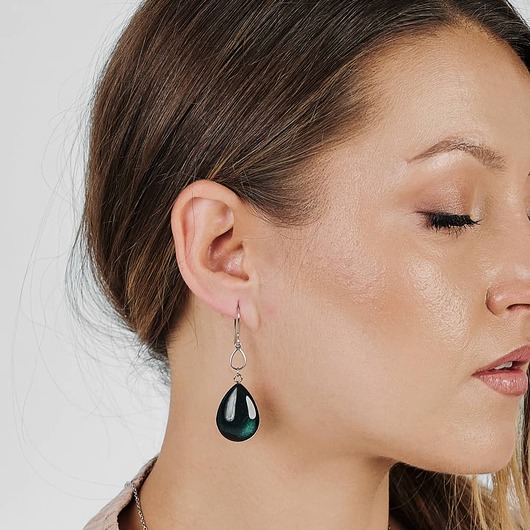 Perłowe kolczyki w odcieniu butelkowej zieleni Ayliz e38/68