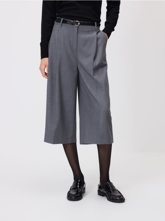 Reserved - Bermudy z paskiem - szary