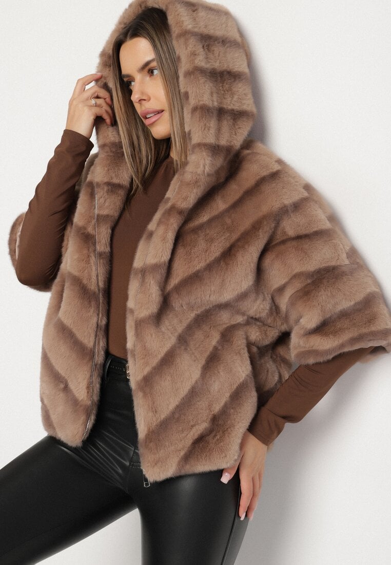 Beżowa Kurtka Futerko Oversize z Kapturem i Rękawami 3/4 Idanne