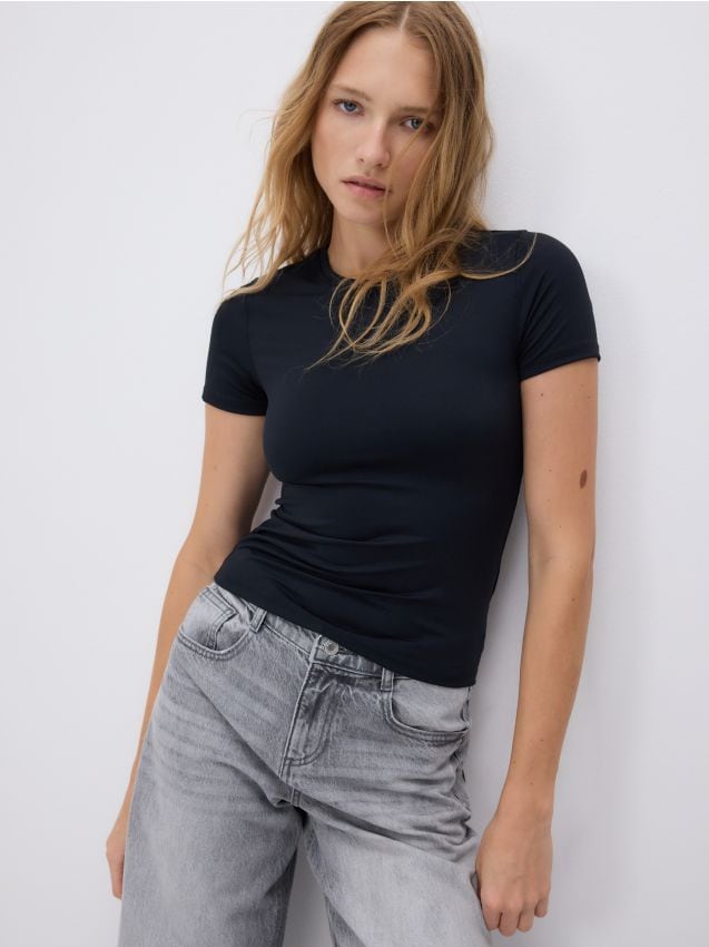 Reserved - Gładki t-shirt regular fit - czarny