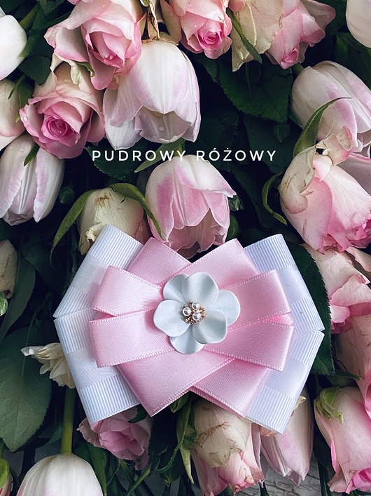 Pudrowa Brosza z białym kwiatem 3d NOWOŚĆ