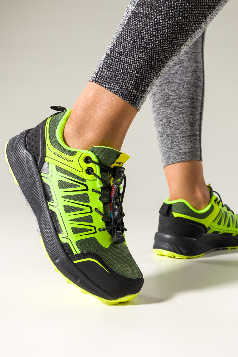 Zielone buty sportowe trekkingowe damskie na bieżnikowanej podeszwie z regulowaną elastyczną sznurówką seledynowe wstawki Casu 7494-5D