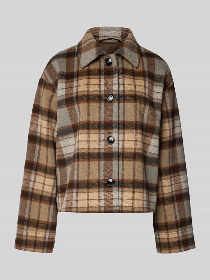 Kurtka z wykładanym kołnierzem i listwą guzikową