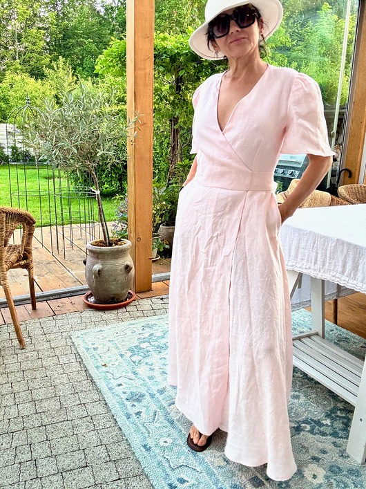 Lniana sukienka kopertowa blush pink