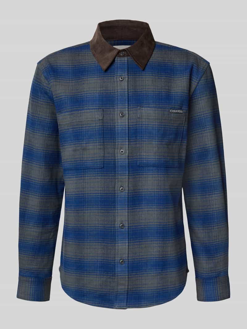 Kurtka koszulowa o kroju slim fit z kieszeniami na piersi