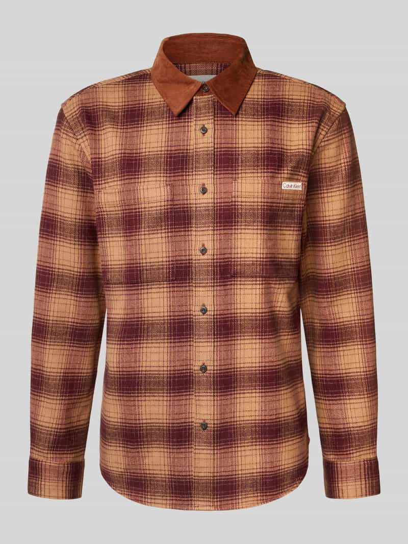 Kurtka koszulowa o kroju slim fit z kieszeniami na piersi