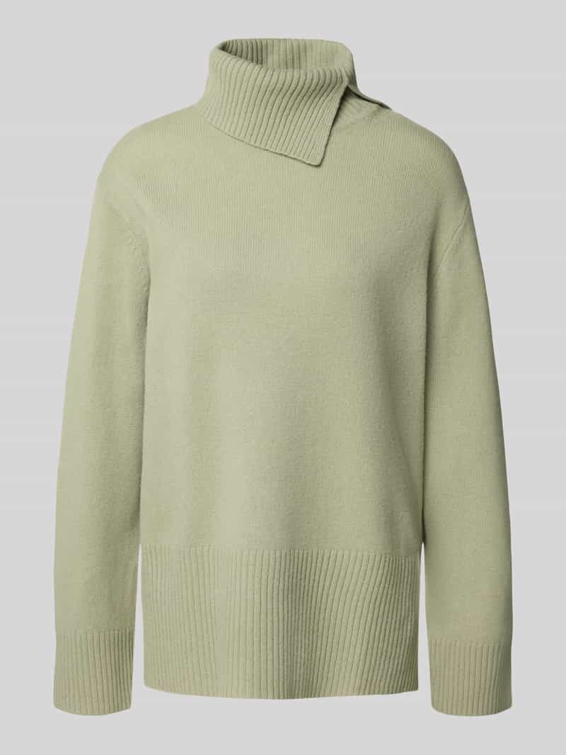 Sweter z dzianiny z wełny lana z golfem i bocznymi rozcięciami