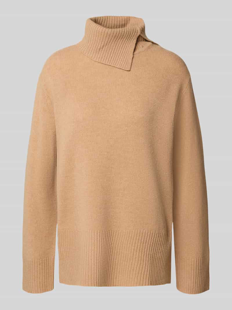 Sweter z dzianiny z wełny lana z golfem i bocznymi rozcięciami