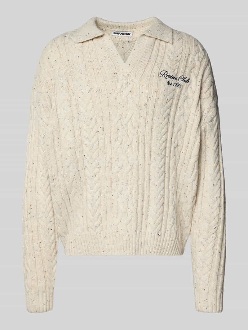 Sweter z dzianiny z wzorem warkocza