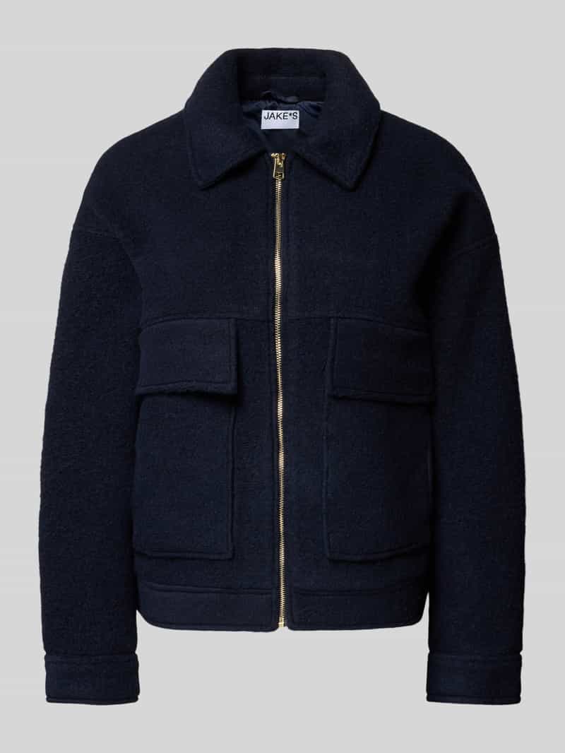 Kurtka z wykładanym kołnierzem