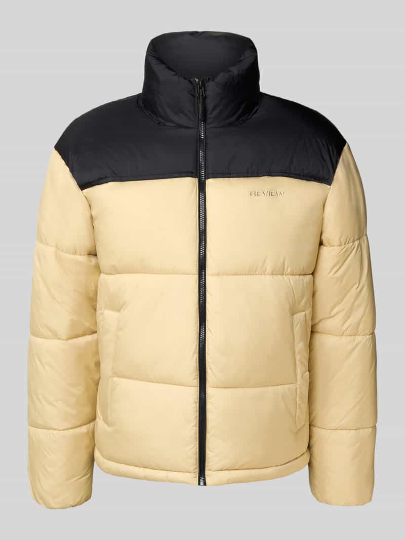 Pikowana kurtka z kapturem z nadrukiem z logo