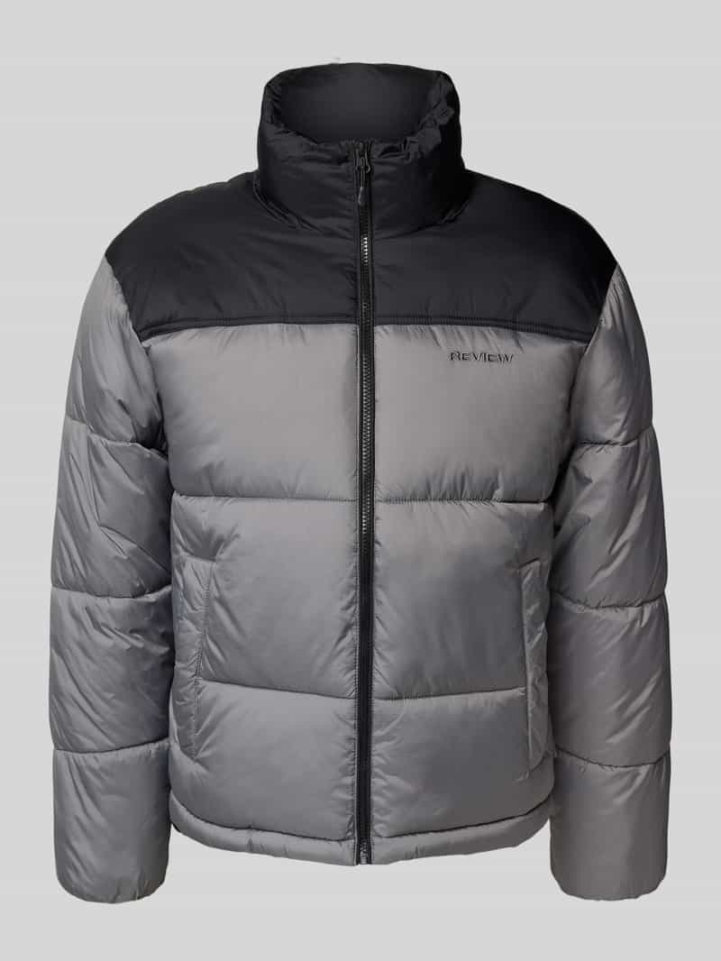 Pikowana kurtka z kapturem z nadrukiem z logo