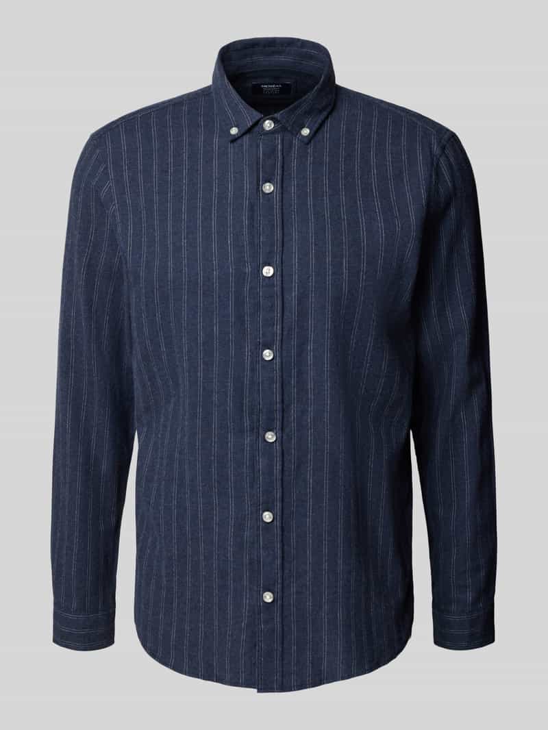 Koszula casualowa o kroju slim fit z kołnierzykiem typu button down