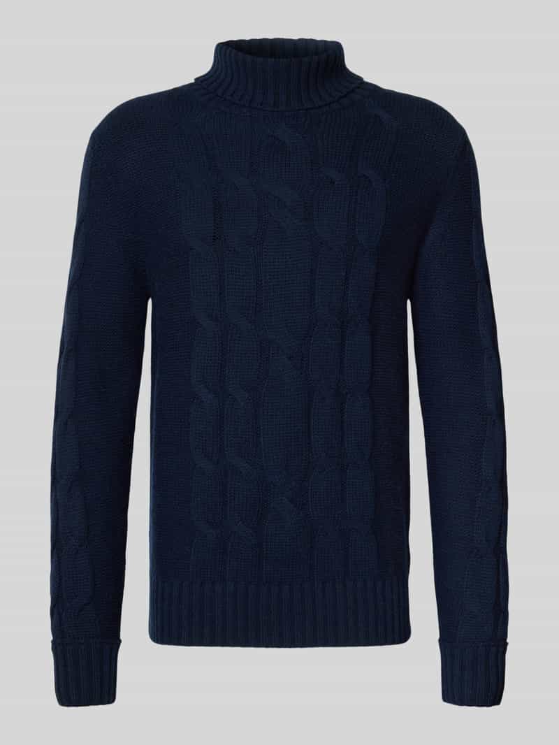 Sweter z dzianiny z wzorem warkocza