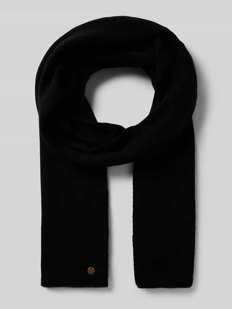 Szal z detalem z logo