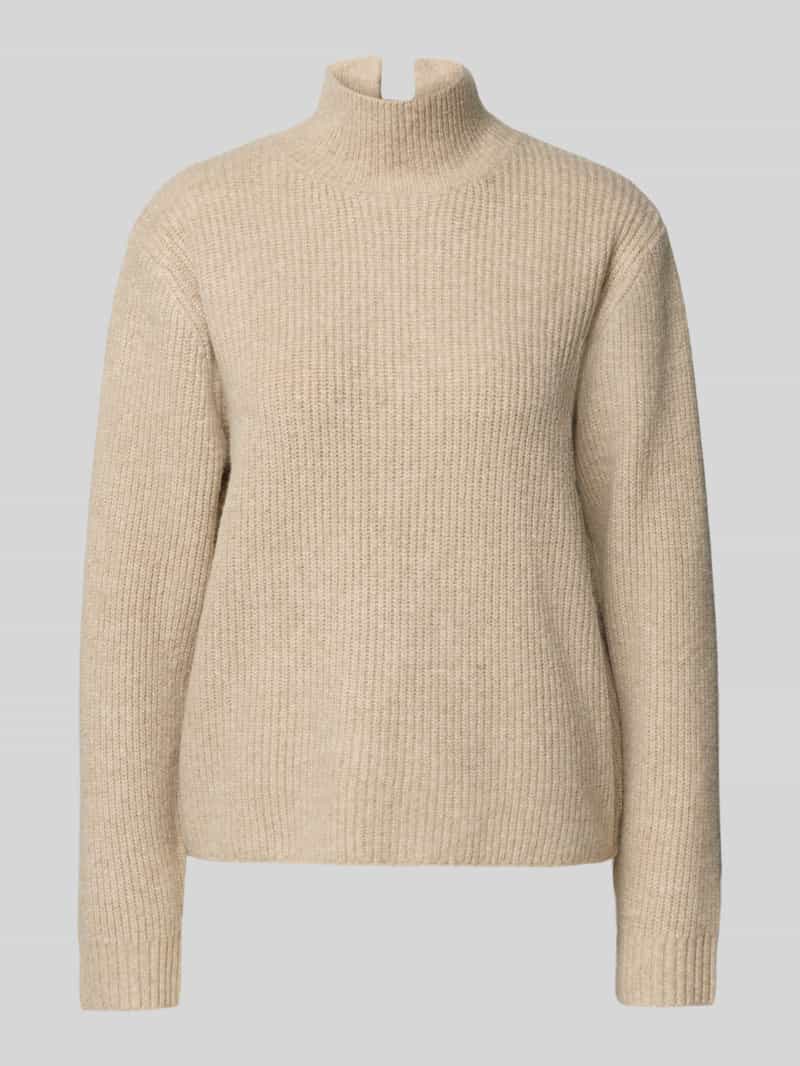 Sweter z dzianiny ze stójką i obniżonymi ramionami