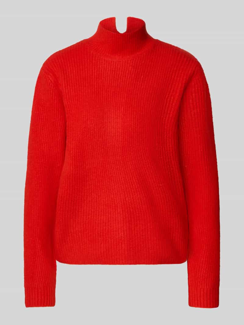 Sweter z dzianiny ze stójką i obniżonymi ramionami