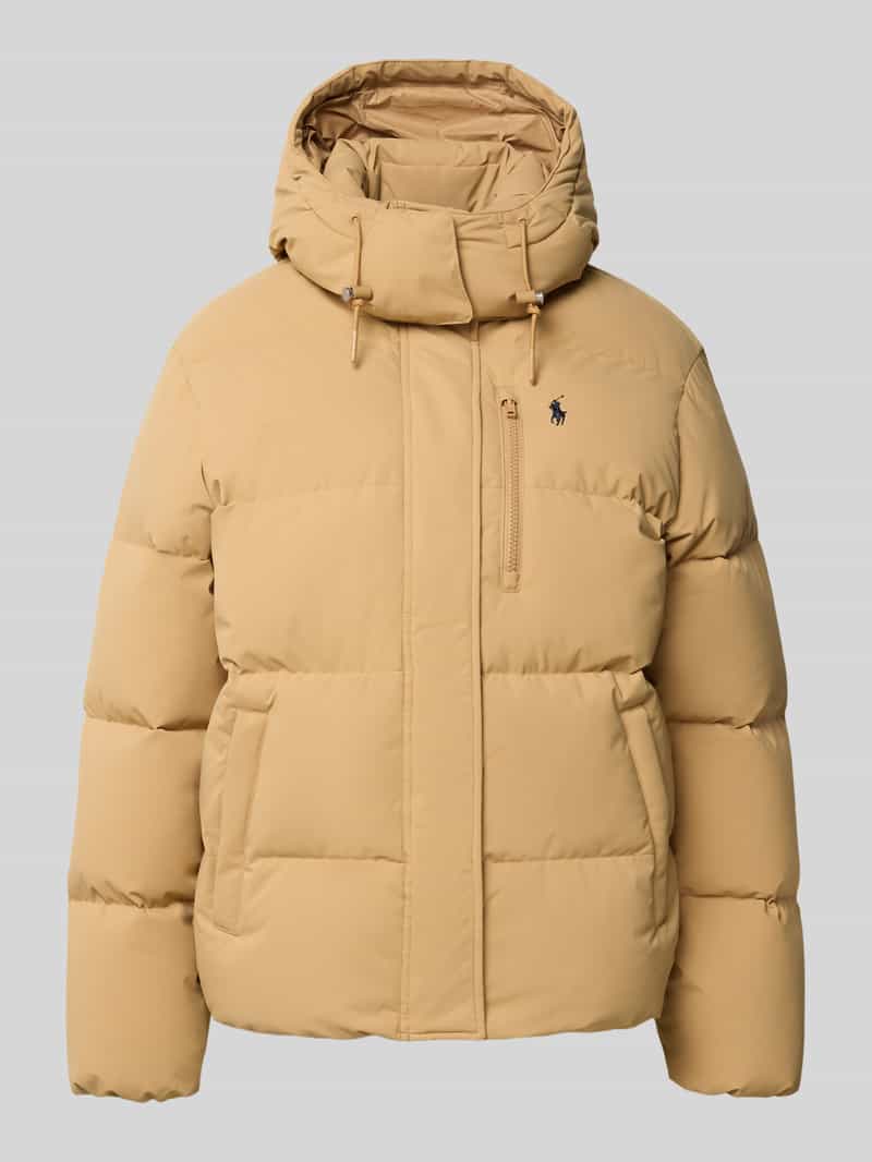 Kurtka pikowana z wyhaftowanym logo i kieszenią na piersi