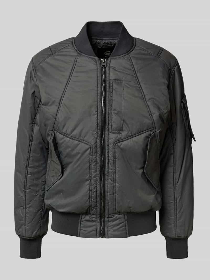 Bomberka z prążkowanymi wykończeniami