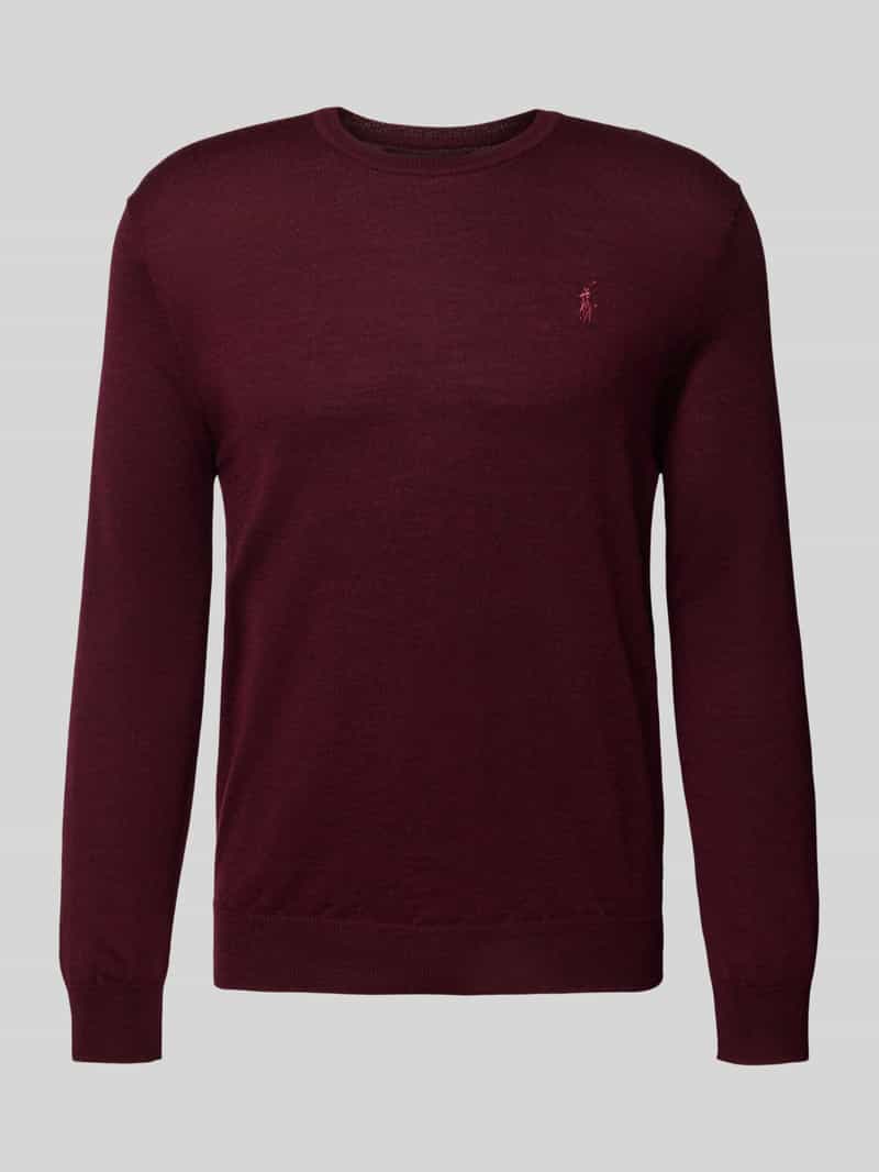 Sweter z dzianiny z wyhaftowanym logo