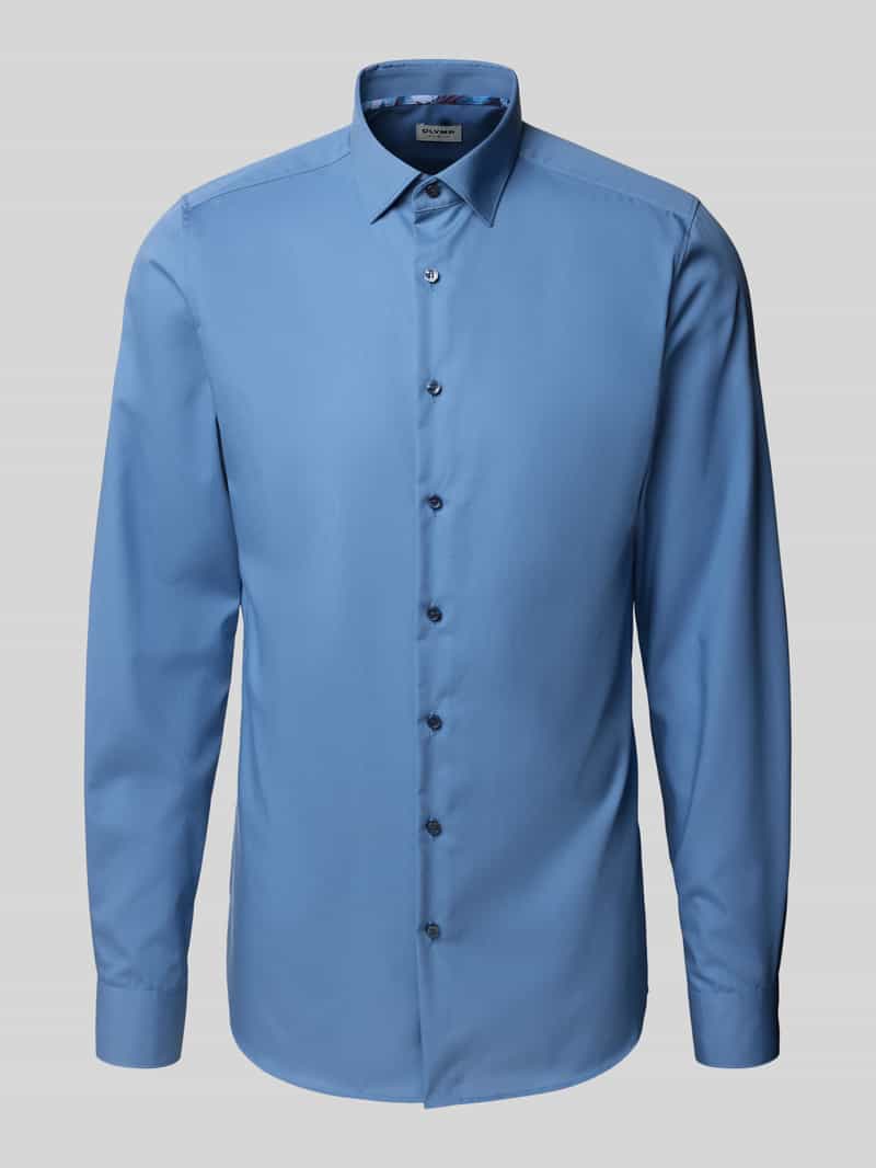 Koszula biznesowa o kroju slim fit z kołnierzykiem typu kent