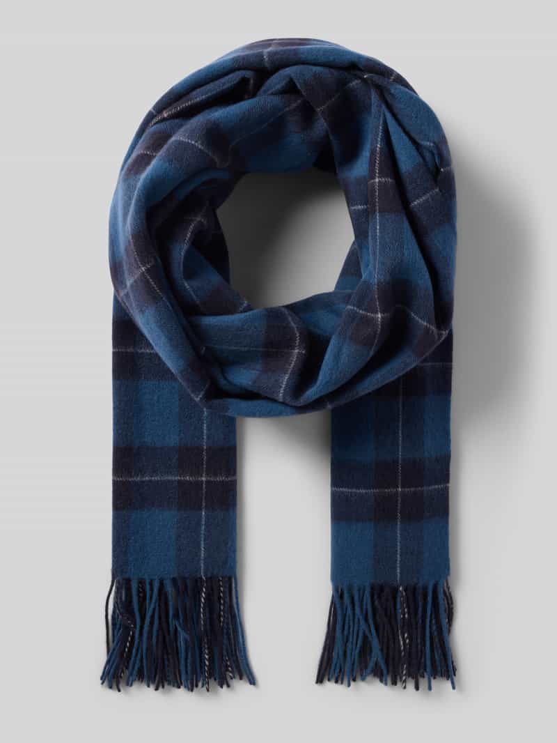 Szal z frędzlami i wzorem w kratę