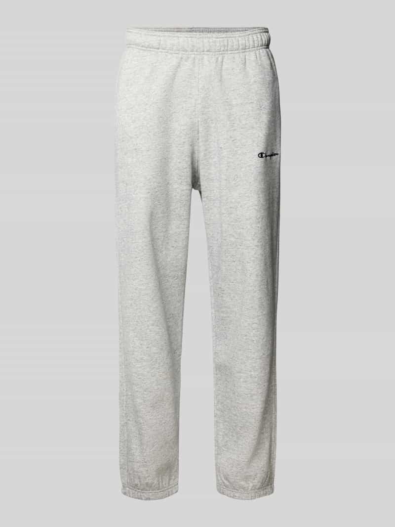 Spodnie dresowe o kroju regular fit z wyhaftowanym logo