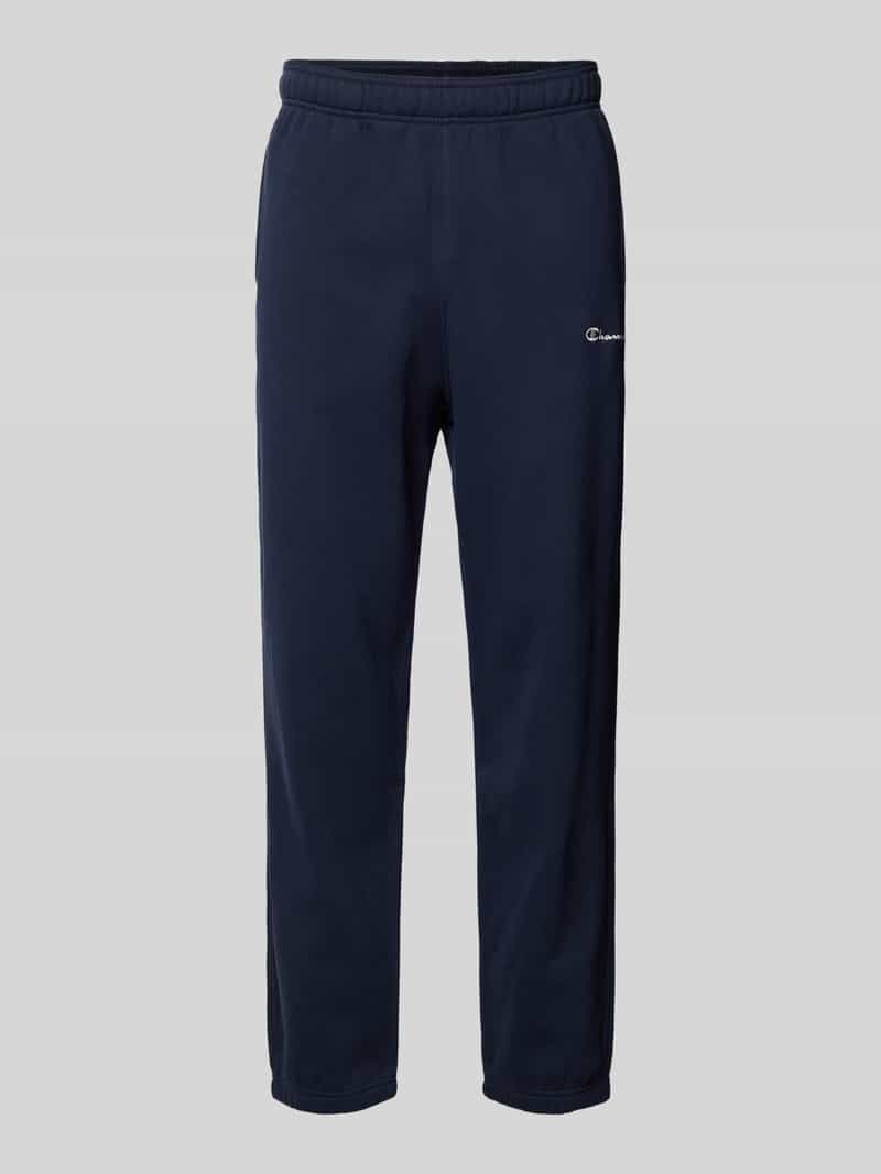 Spodnie dresowe o kroju regular fit z wyhaftowanym logo