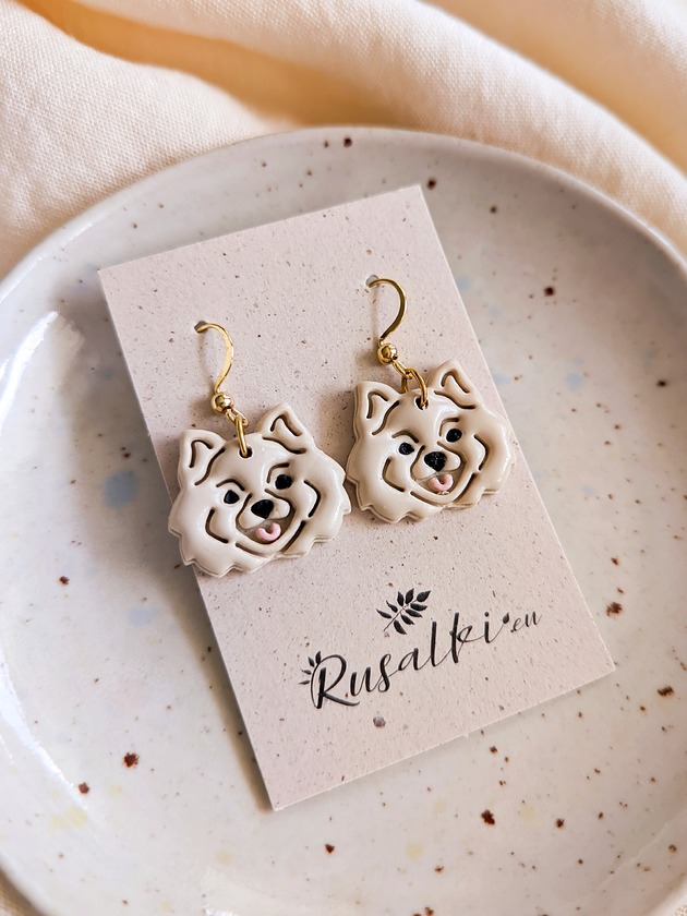 Kolczyki pieski pomeranian koloru beżowego wiszące kolczyki z psim motywem