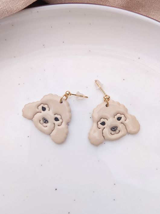 Kolczyki beżowe pieski piesek pudel, pudle, pudelki biżuteria z pudlem