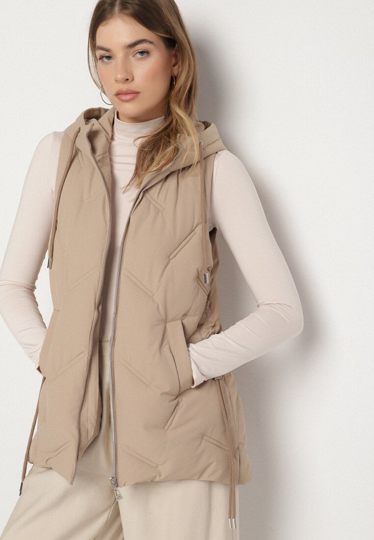 Beżowa Casualowa Kamizelka z Kapturem i Pikowanymi Przeszyciami Caletta