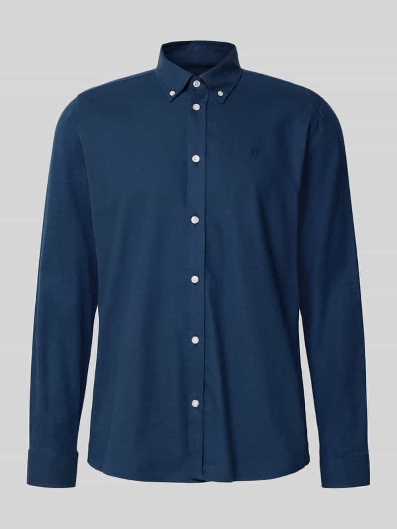 Koszula casualowa o kroju regular fit z kołnierzykiem typu button down